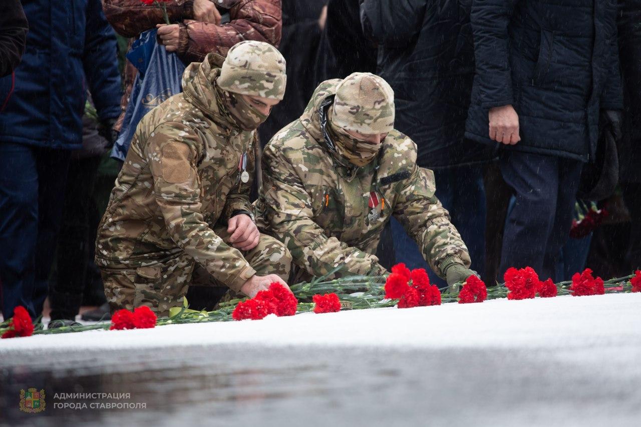 Глава Ставрополя Иван Ульянченко почтил память воинов-освободителей